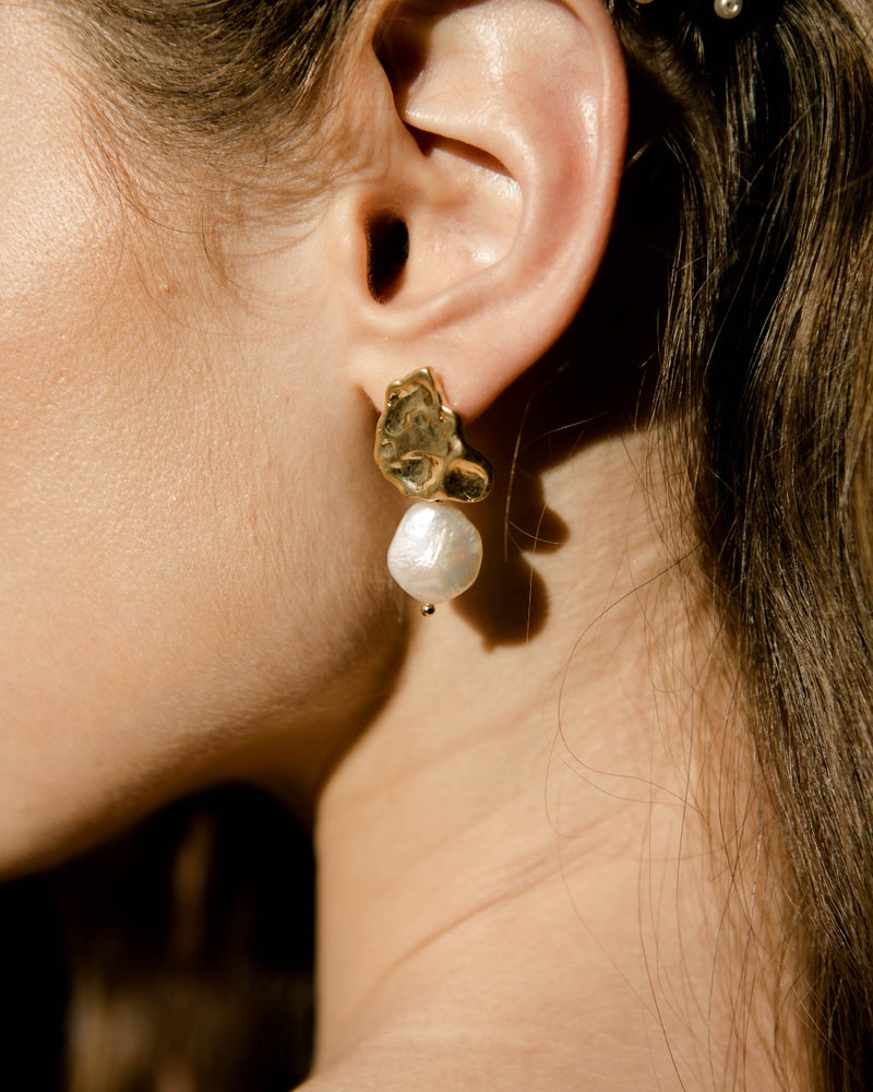 Alexa Mismatched Pearl Earrings