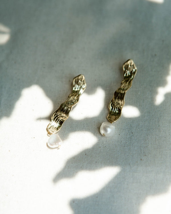 Aria Dangly Pearl Earrings