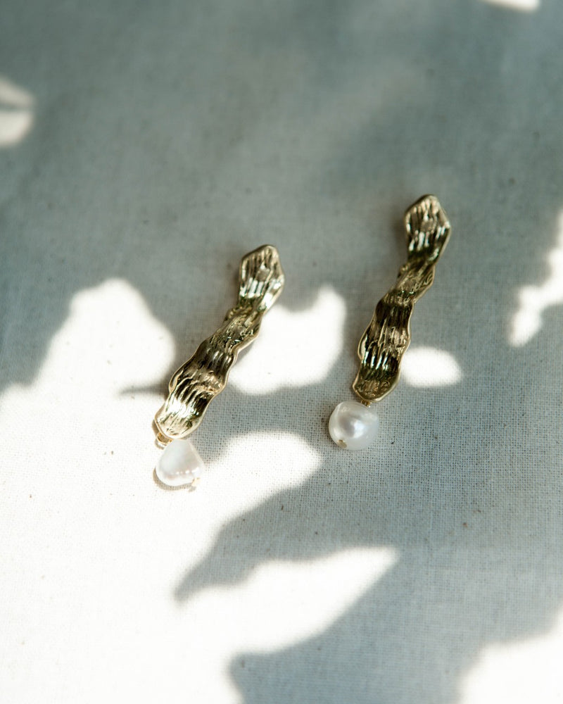 Aria Dangly Pearl Earrings