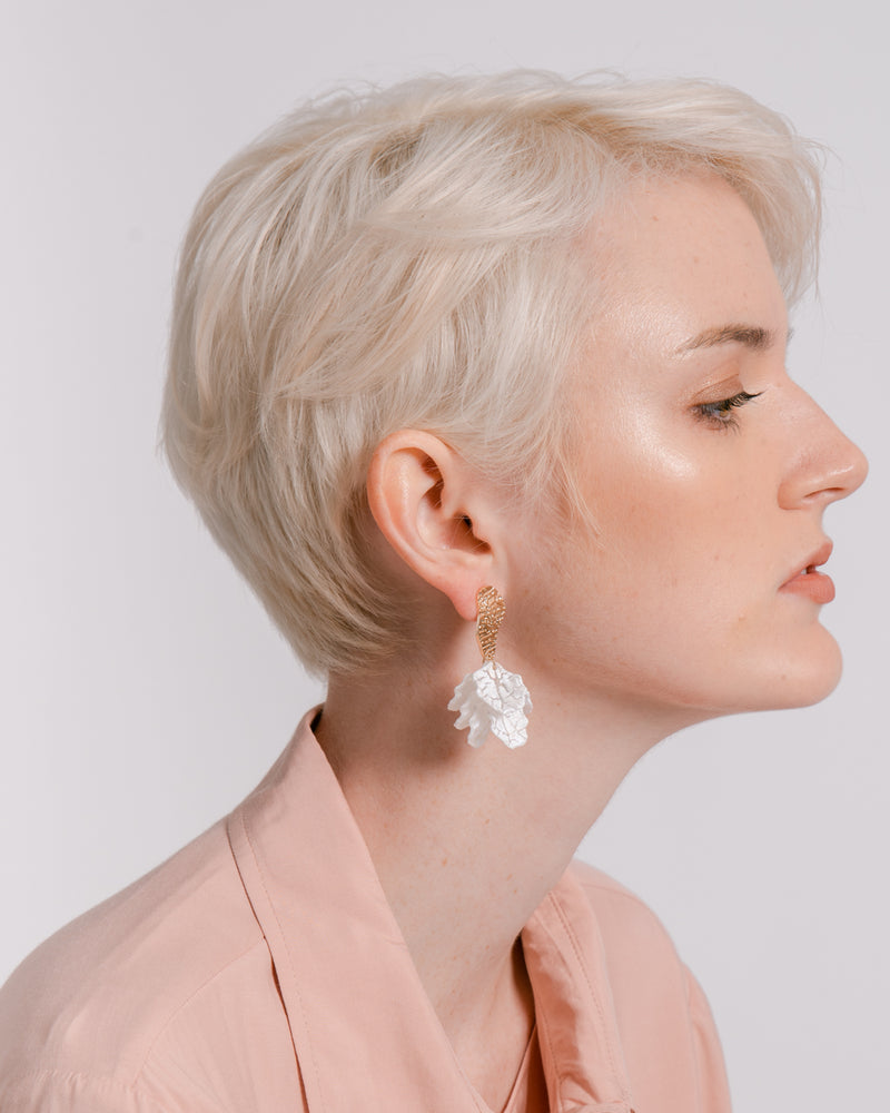 Chloe Vintage Shell Flower Earrings